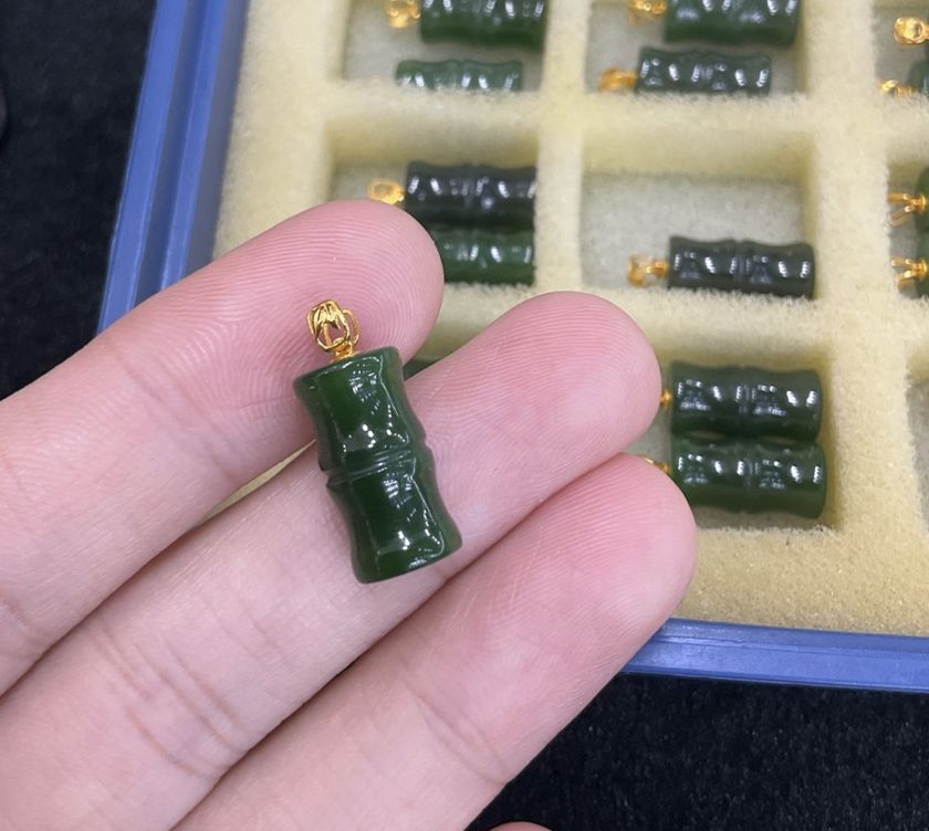 18K Gold Russian Green Nephrite Jade Pendant — Russian jade