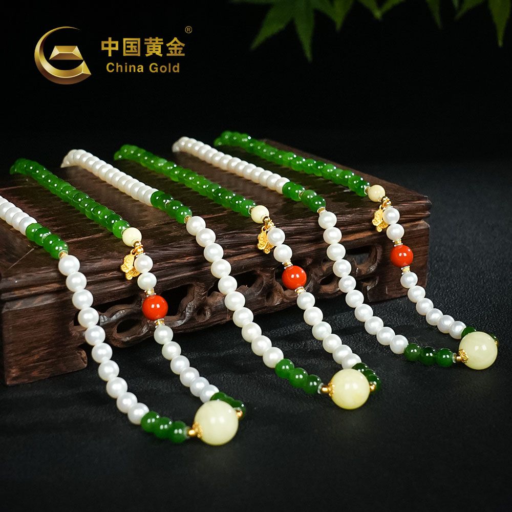 Russian Green Nephrite Jade Beaded Bracelet — Russian jade